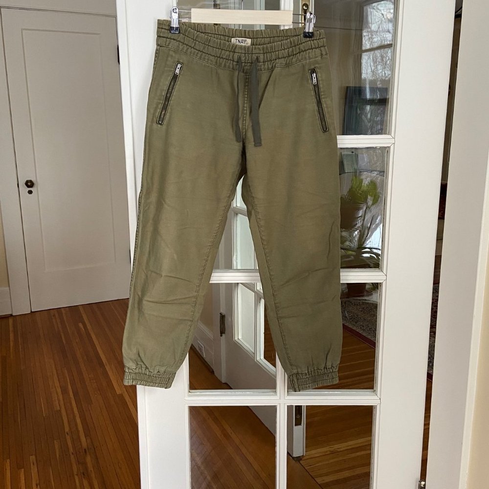 Aritzia label TNA Zip Pocket Utility Jogger, 2
